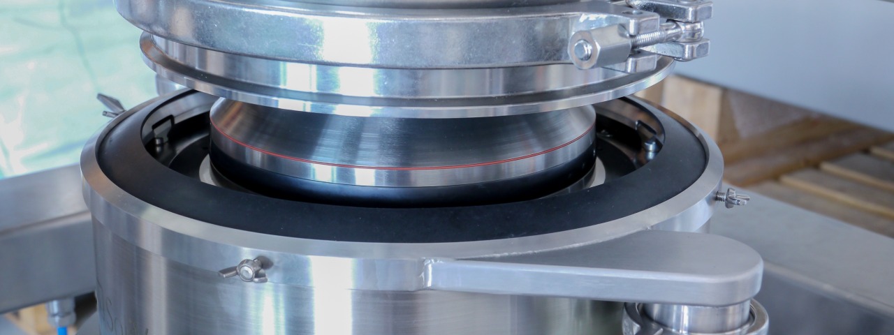 Cleaning in place system for SoliValve cone valve