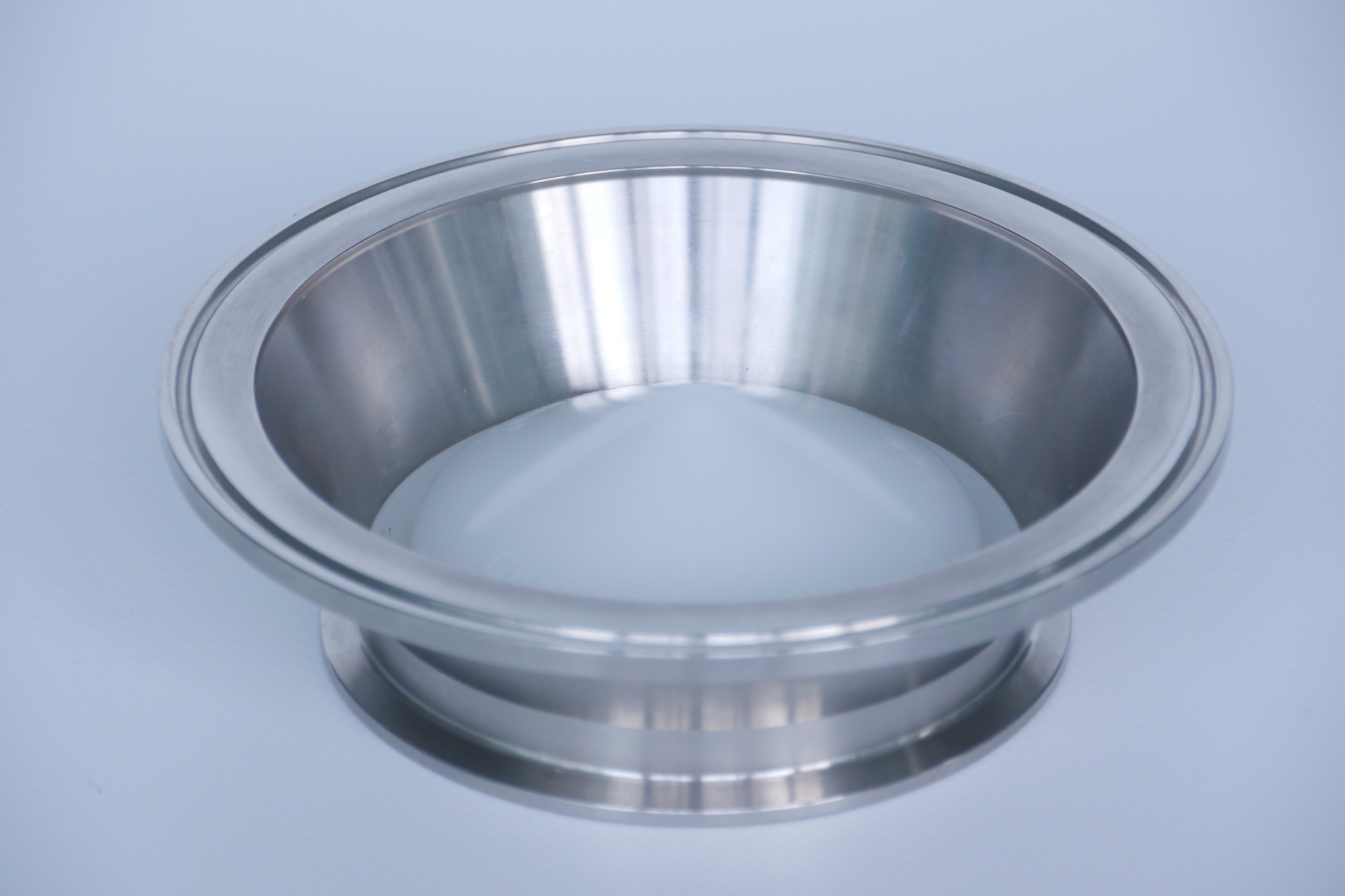 Passive SoliValve for pouches, drums and other recipients